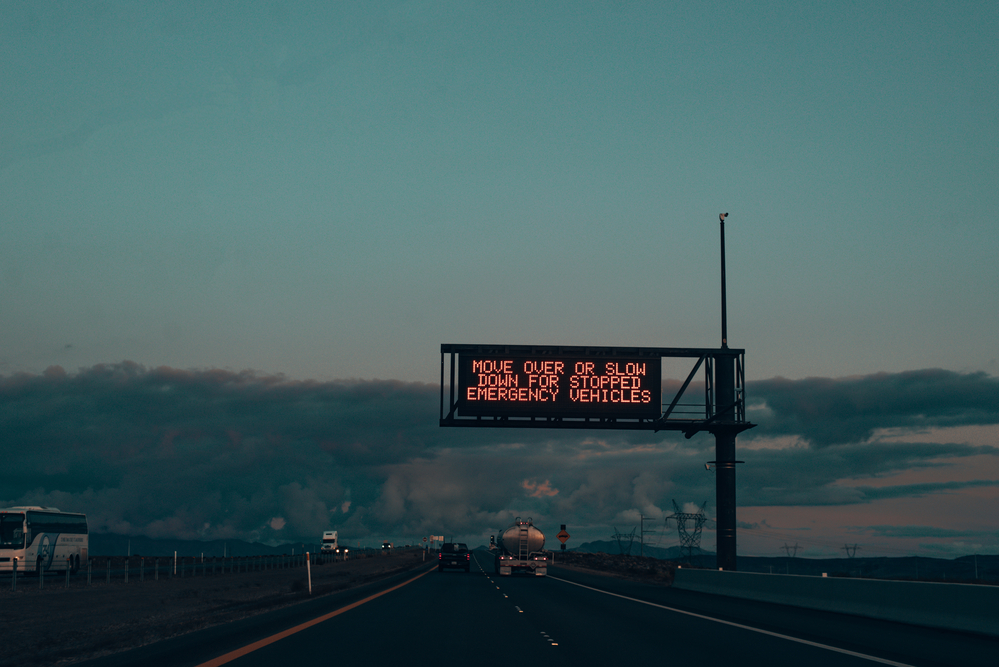 скоростное шоссе на закате