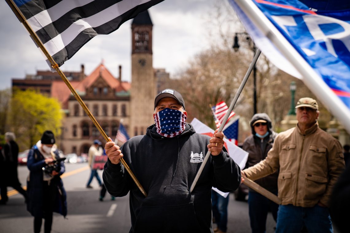Фото протеста против карантина в США
