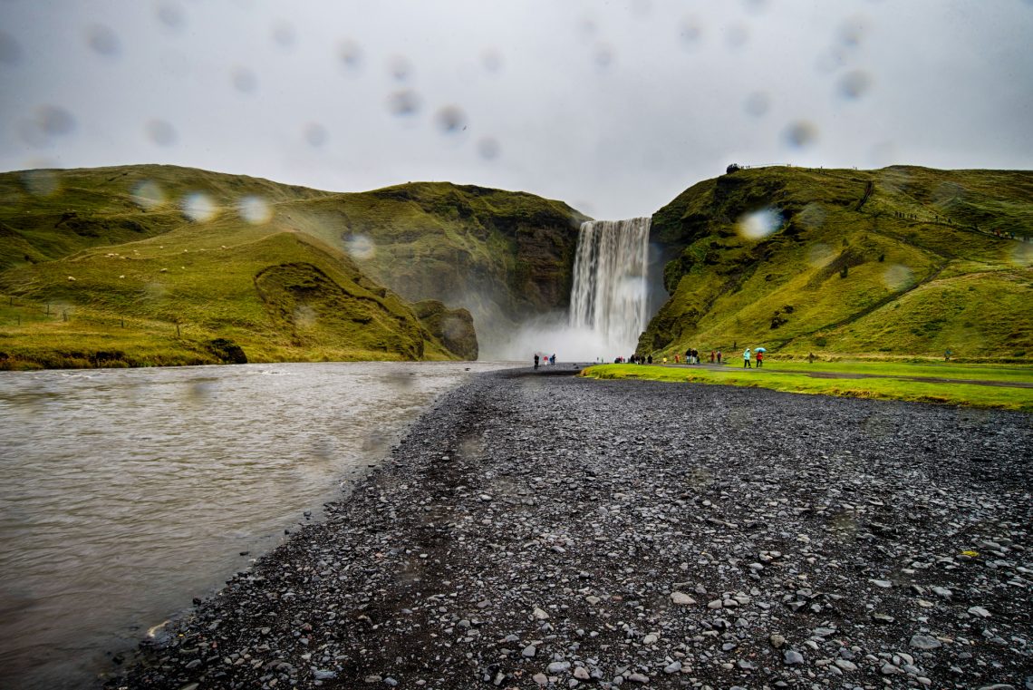 Фото водопада в дождливую погоду
