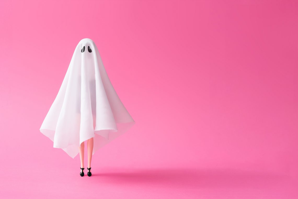 Фото кукла в костюме призрака