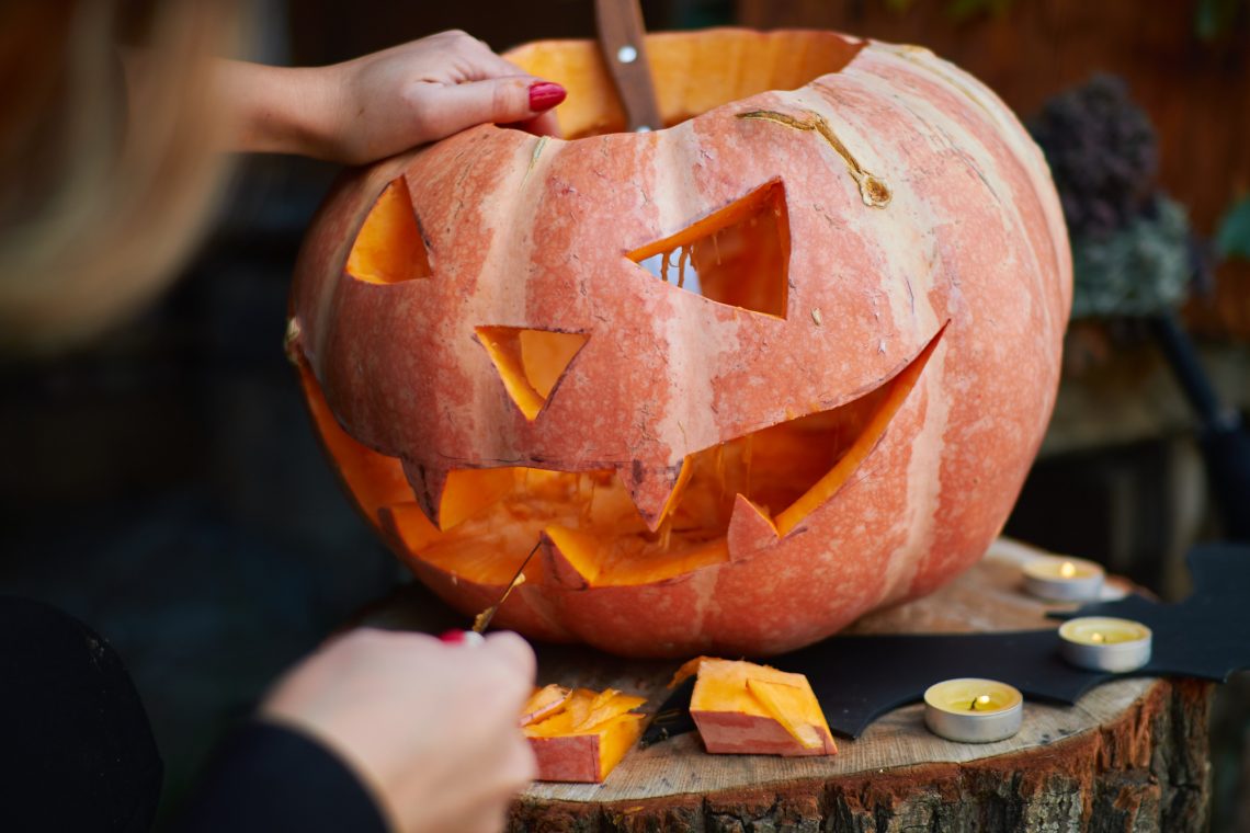 Фото вырезание тыквы к Хэллоуину