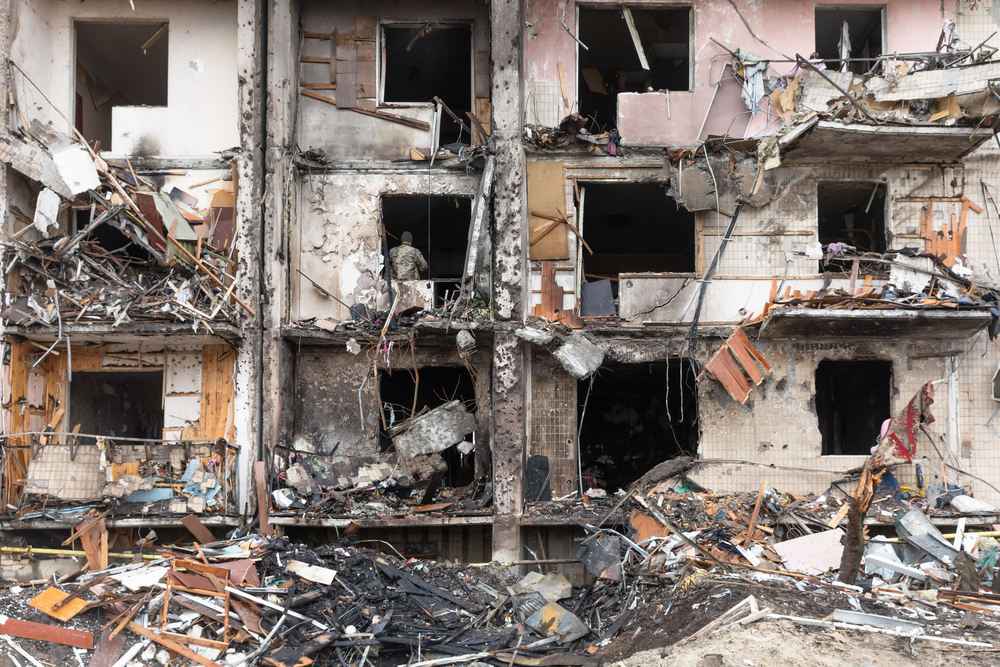 Фото разрушенного здания в Киеве 2022 г.