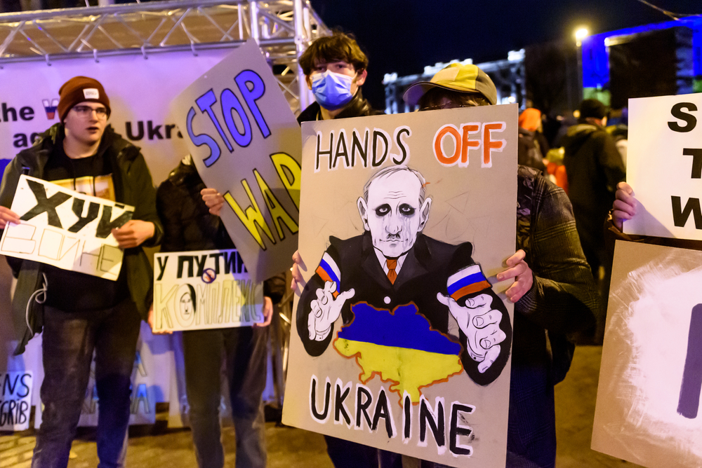 Фото протест проти війни в Україні, Рига, Латвія, 25 лютого 2022 року