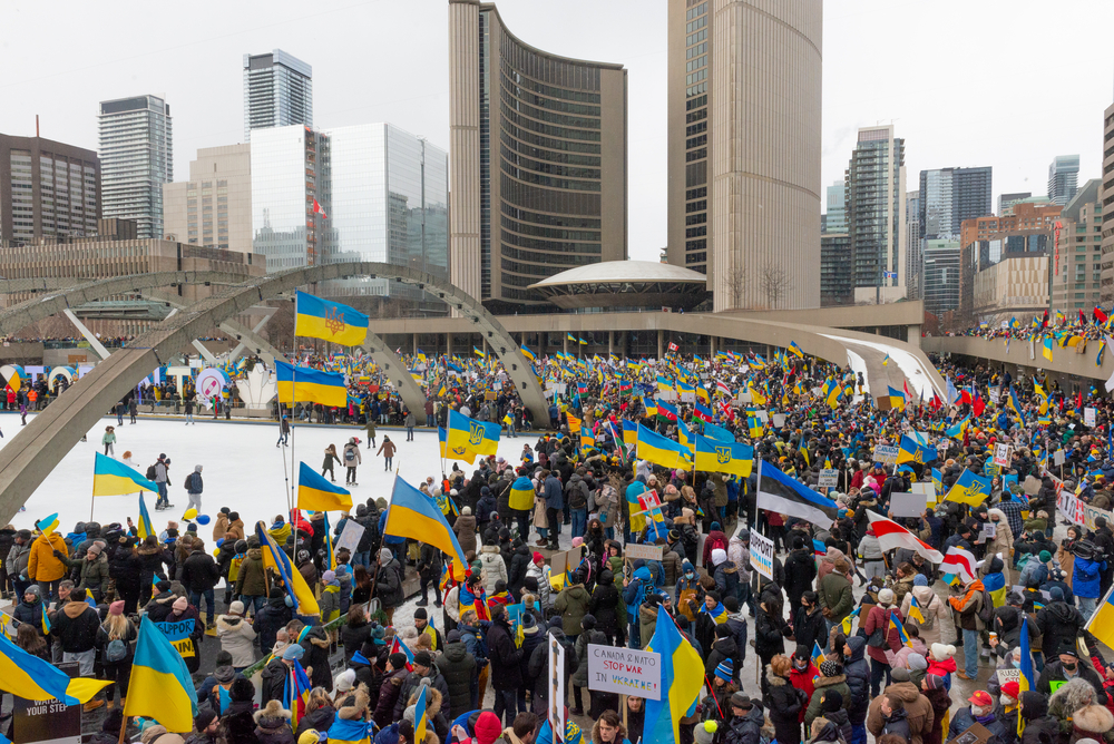 Фото протест проти війни в Україні, Торонто, Канада, 27 лютого 2022 року