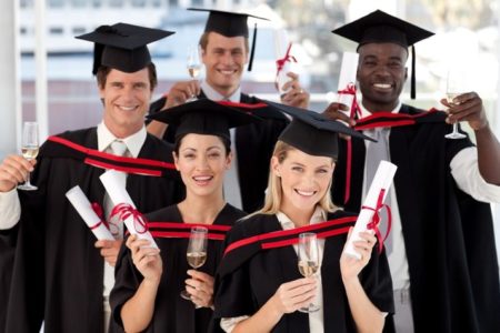 Group of people Graduating from College © Depositphotos