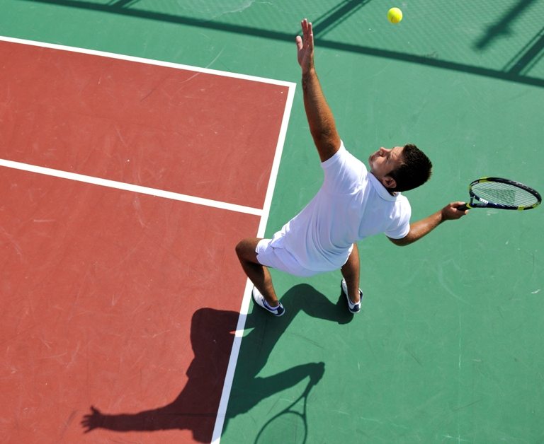 Young man play tennis outdoor © Depositphotos