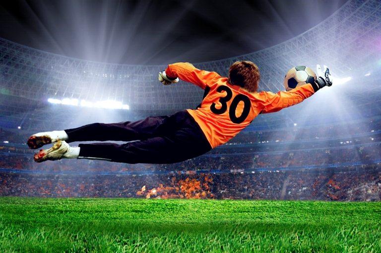 Football goalman on the stadium field © Depositphotos