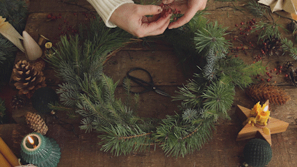 making DIY Christmas wreaths