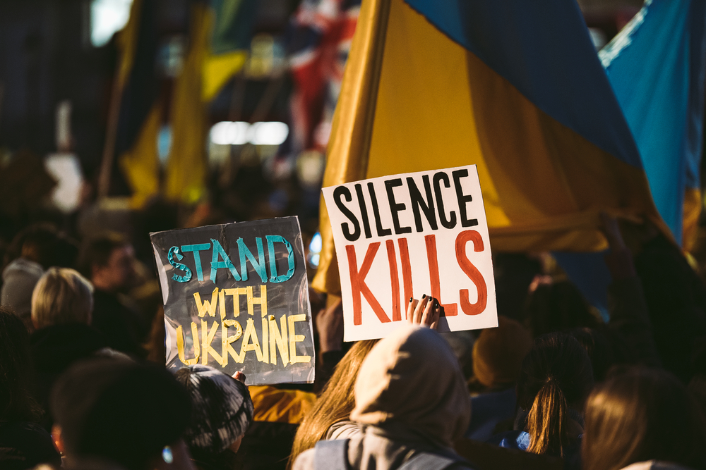 Ukraine people protest, thousands gather to demand tougher sanct