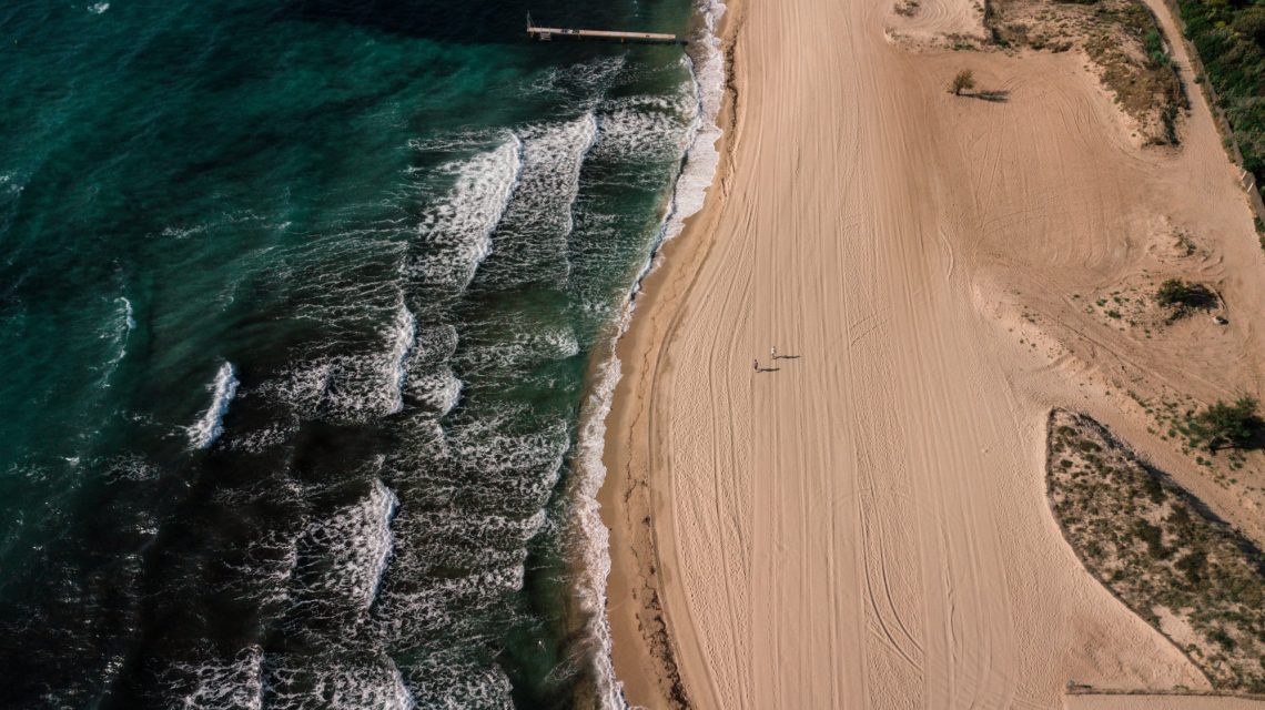 Фотографія мальовничий пляж вид згори