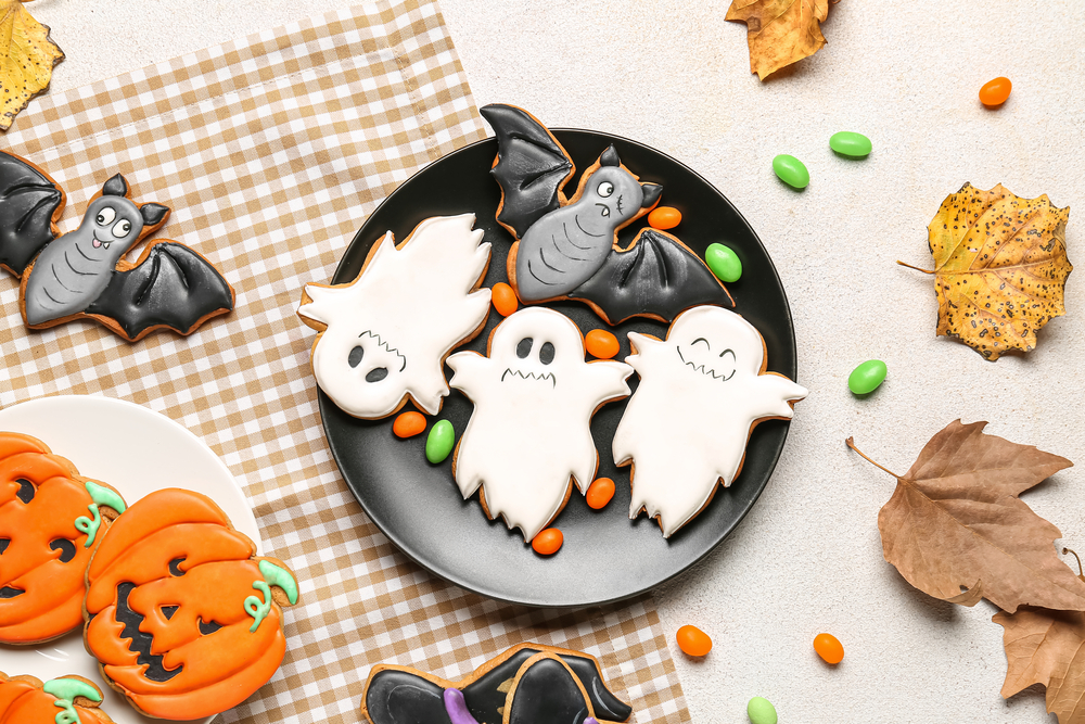 Фотографія печиво у вигляді привидів, кажанів і гарбузів до Хелловіну