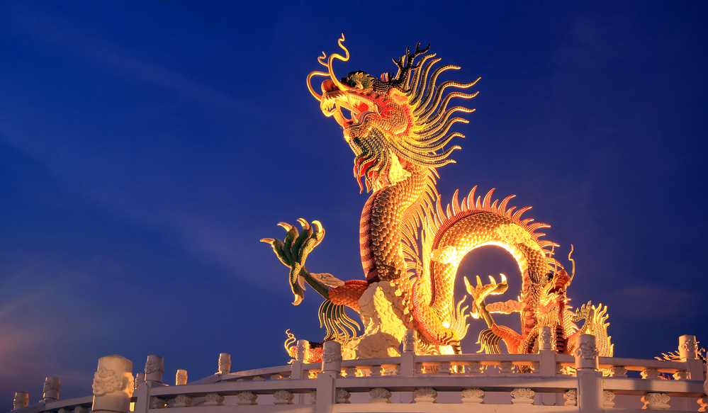 Фотографія статуї китайського дракона