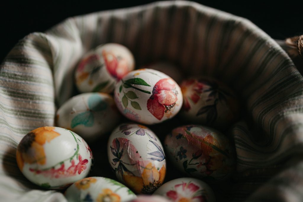 Easter Bunny, Eggs, Lilies, and Lambs: What Easter Symbols to Use in Your Seasonal Campaigns