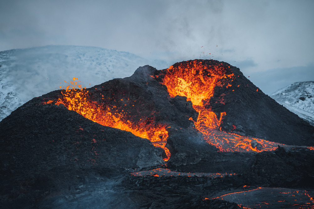 Фото виверження вулкана в Ісландії