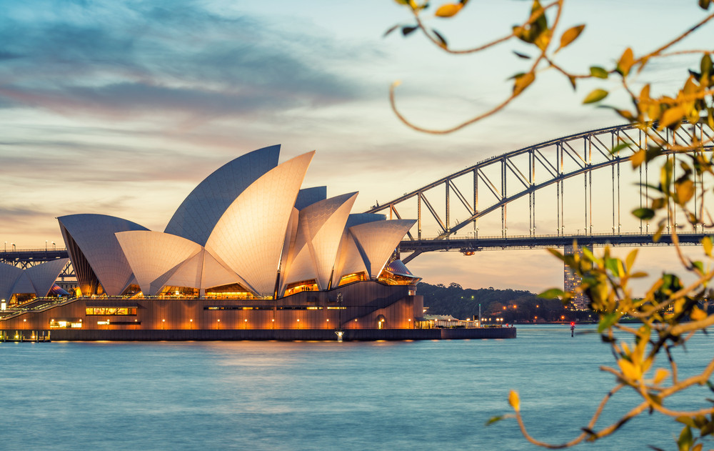 Photo beautiful panoramic view of Sydney Harbour and SYDNEY - OCTOBER 23, 2015: Beautiful panoramic view of Sydney Harbour and Sydney Opera House 